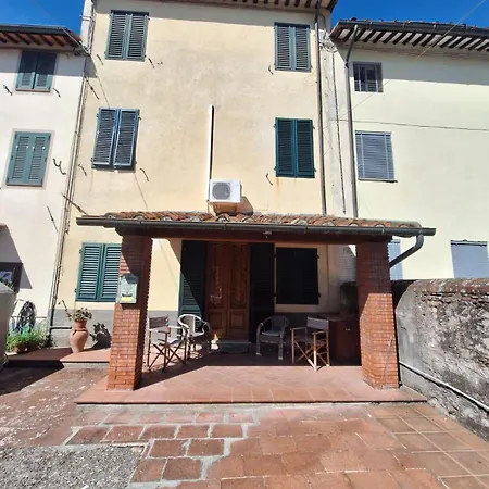 Casa vacanze Casa Di Corte A 3km Da Lucca *